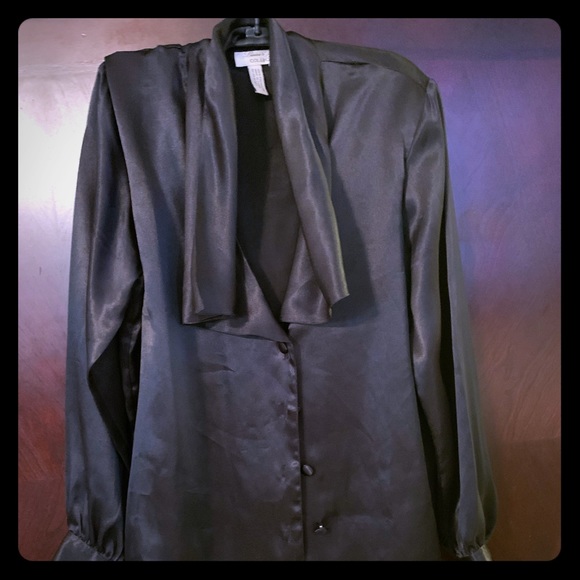 Black silky blouse - Picture 1 of 3